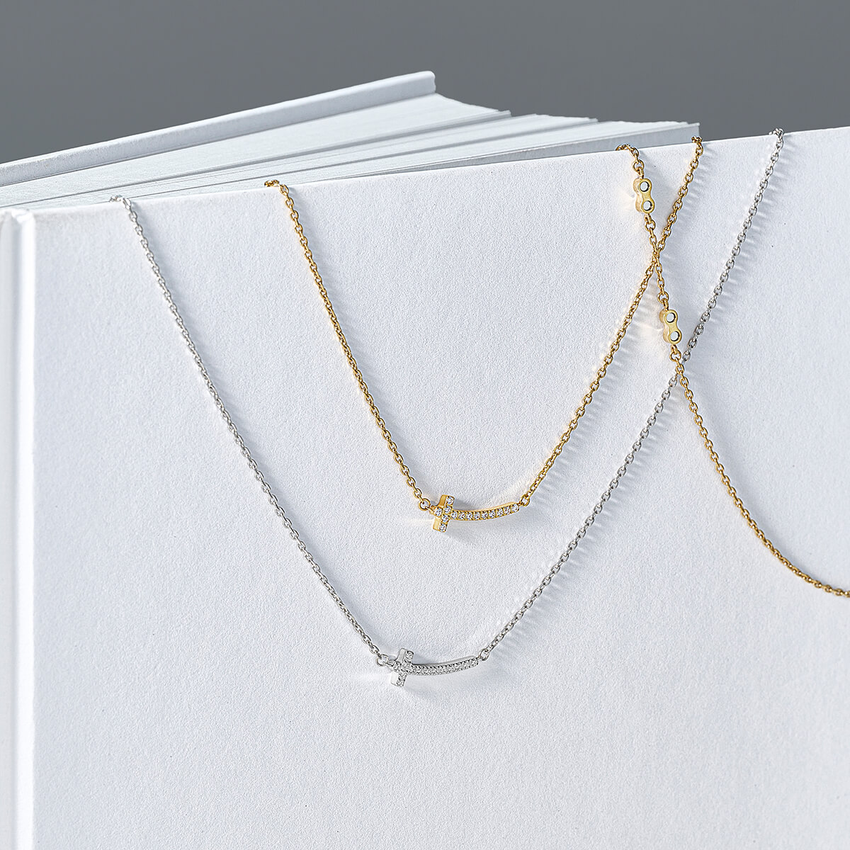 Lierrey クロスネックレス